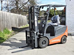 מלגזה חשמלית SMITH XE25A 2500 kg 300 cm