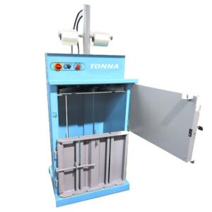מכבש קרטונים TONNA E60 PLC עם כוח לחיצה 3 טון ודלת פתוחה